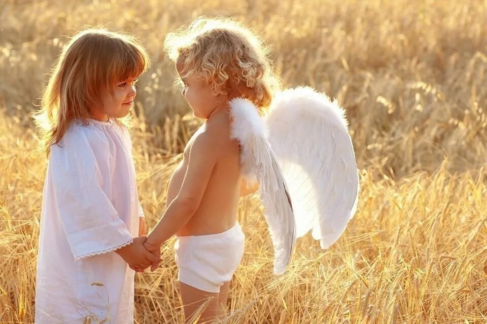 Идеальный ребенок. Ребенок с крыльями ангела. Родители это крылья для детей. Крылья для детей. Мама ангел.