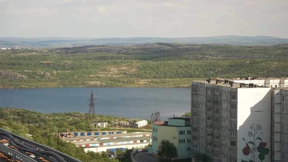 Снежногорск мурманская область индекс. Снежногорск мурманская область индекс. Снежногорск 2. Мурманск снежногорск природа. Снежногорск флаг.