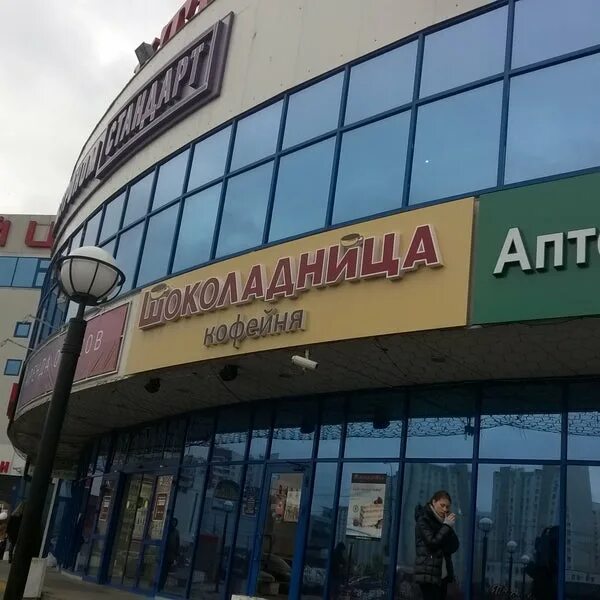 Круглосуточные магазины в митино. Круглосуточный магазин митино. Цветочный ряд москва. Азбука вкуса рублевское шоссе. Круглосуточный магазин митино.