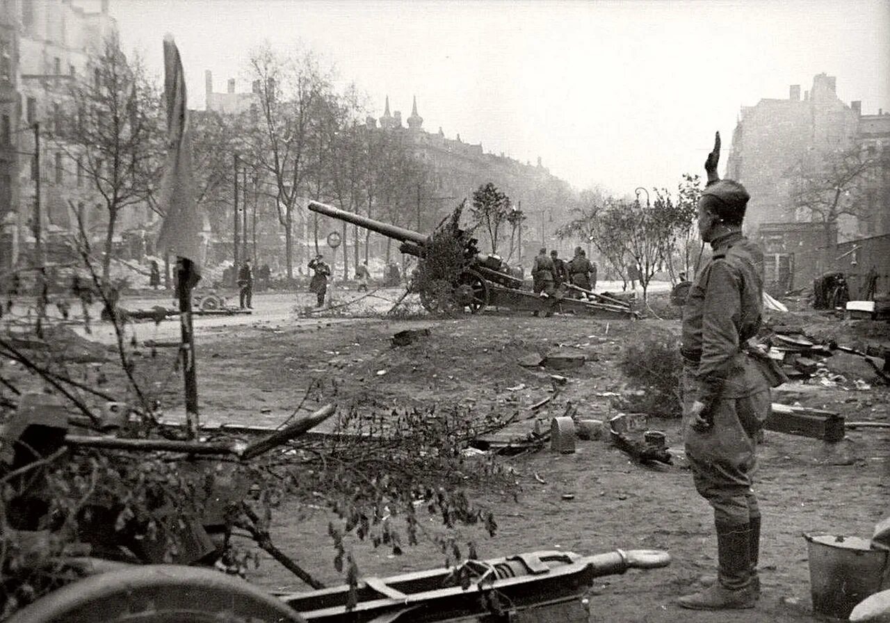 12 апреля 1945 года. Штурм берлина артиллерия 1945. уличный бой 1945 года берлин.