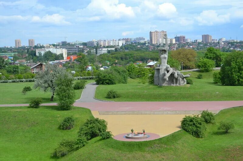 Змеевская балка ростов на дону. Мемориал Змиевская балка. Мемориал Змиевская балка в Ростове на Дону. Змиевская балка Мемори.... Vtvjhbfk "Змиевская балка"..