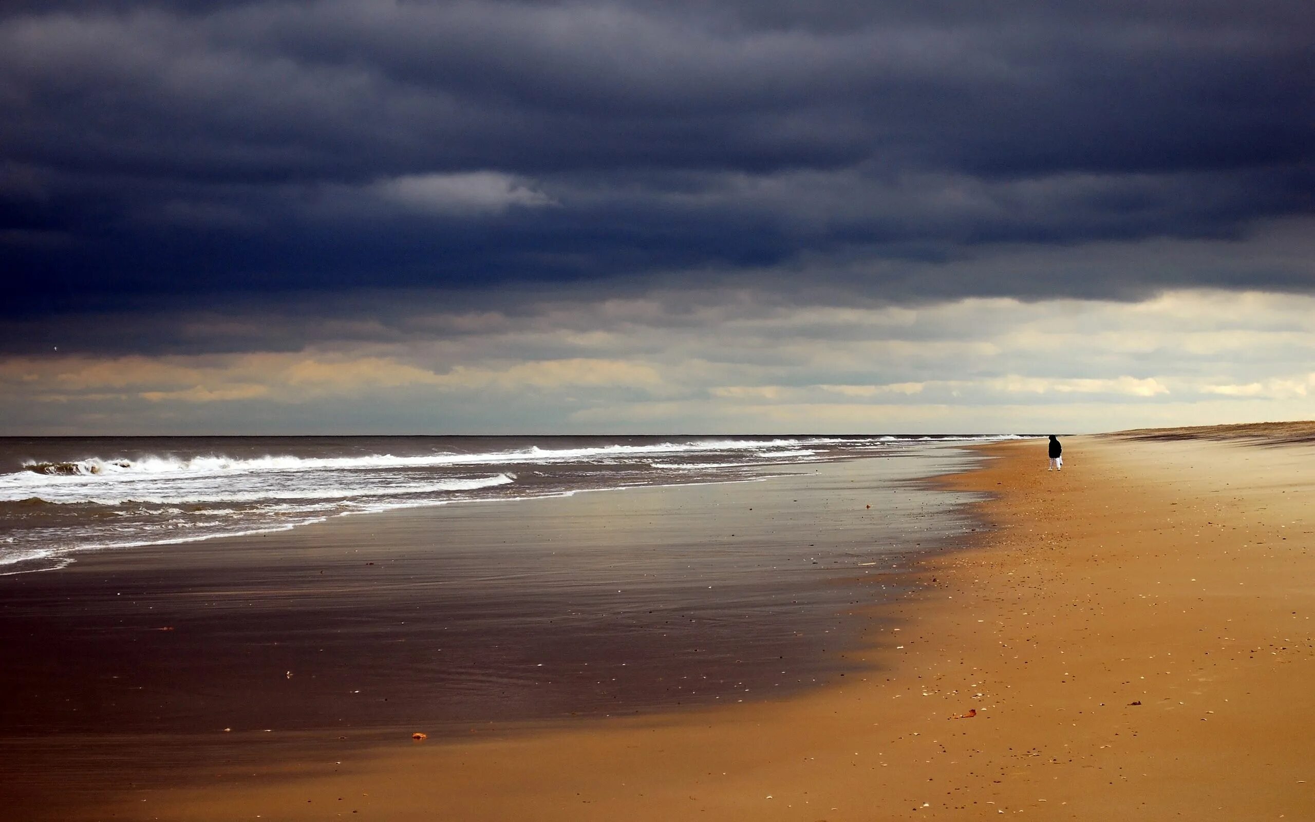 Rain beach. Пляж. Море. Океан пляж. Пустой пляж.