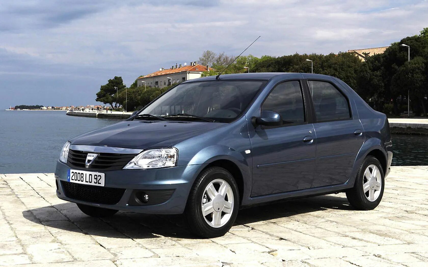 Рено логан фото. Рено Логан 1.4. Рено Логан 2005 автомат.