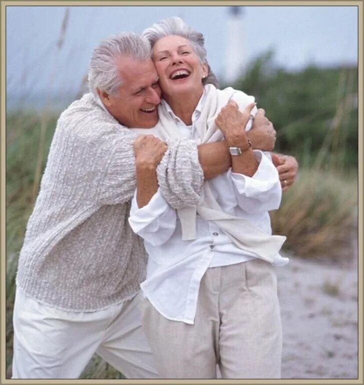Мужчины любого возраста. Любовь в старости. Бабушка и дедушка. Влюбленные старики. Красивые пожилые пары.