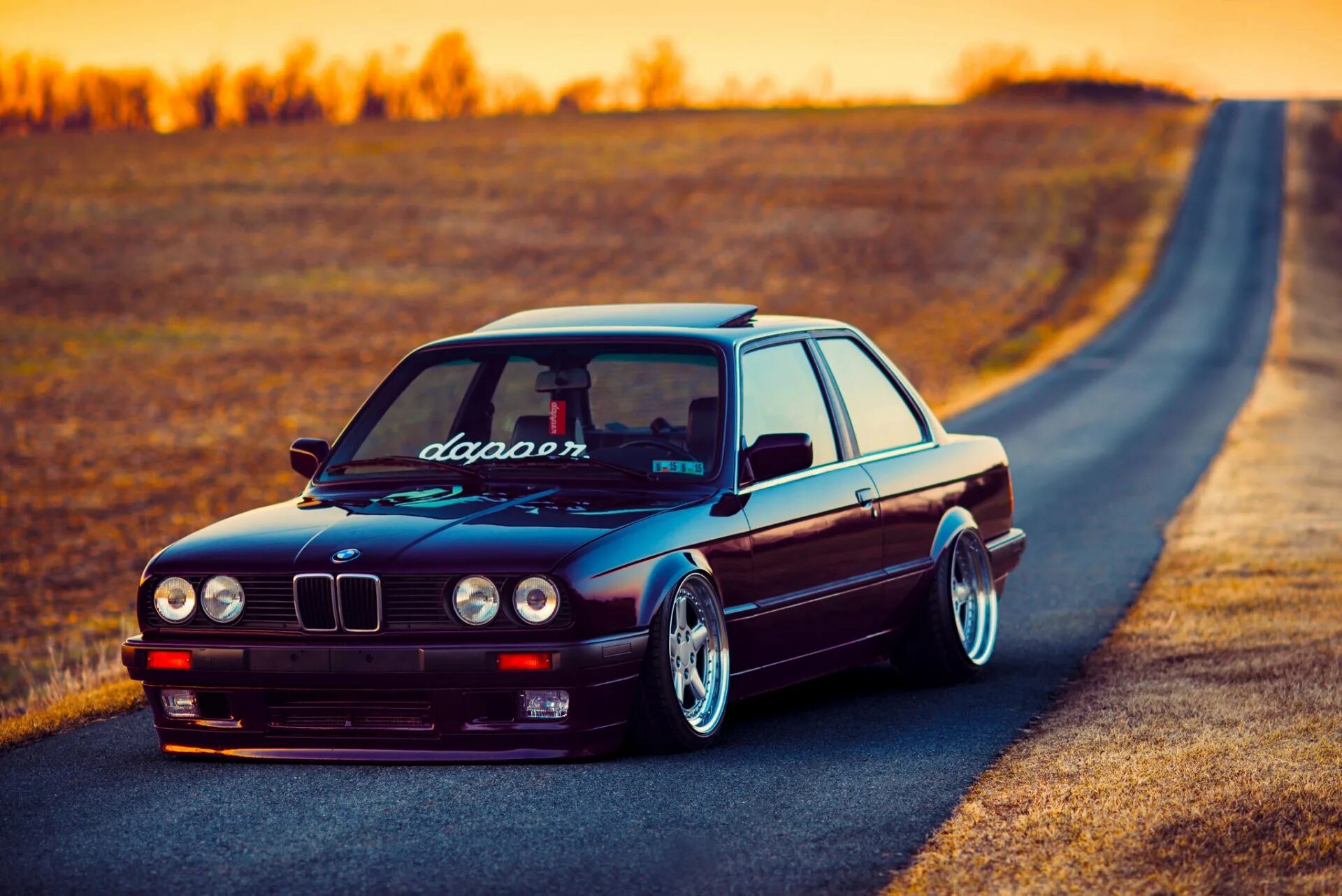Старые бмв обои. Bmw e34 750i. Обои старой бмв. Обои старой бмв. Bmw m3 e30.