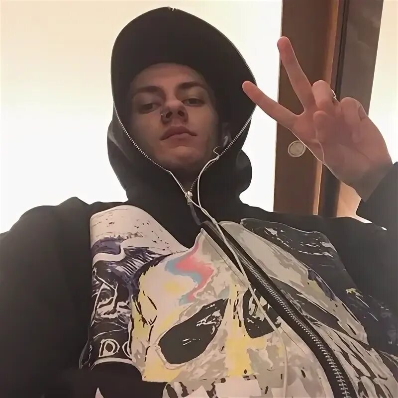 Алеша миров. Alyosha. Алеша миров. Пловдив болгария памятник алеше. Богатырь алеша попович биография.