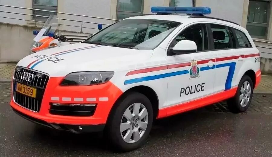 Машины люксембурга. Audi q7 police. audi q3 полиция. audi q7 полиция люксембурга. audi q5 police car.