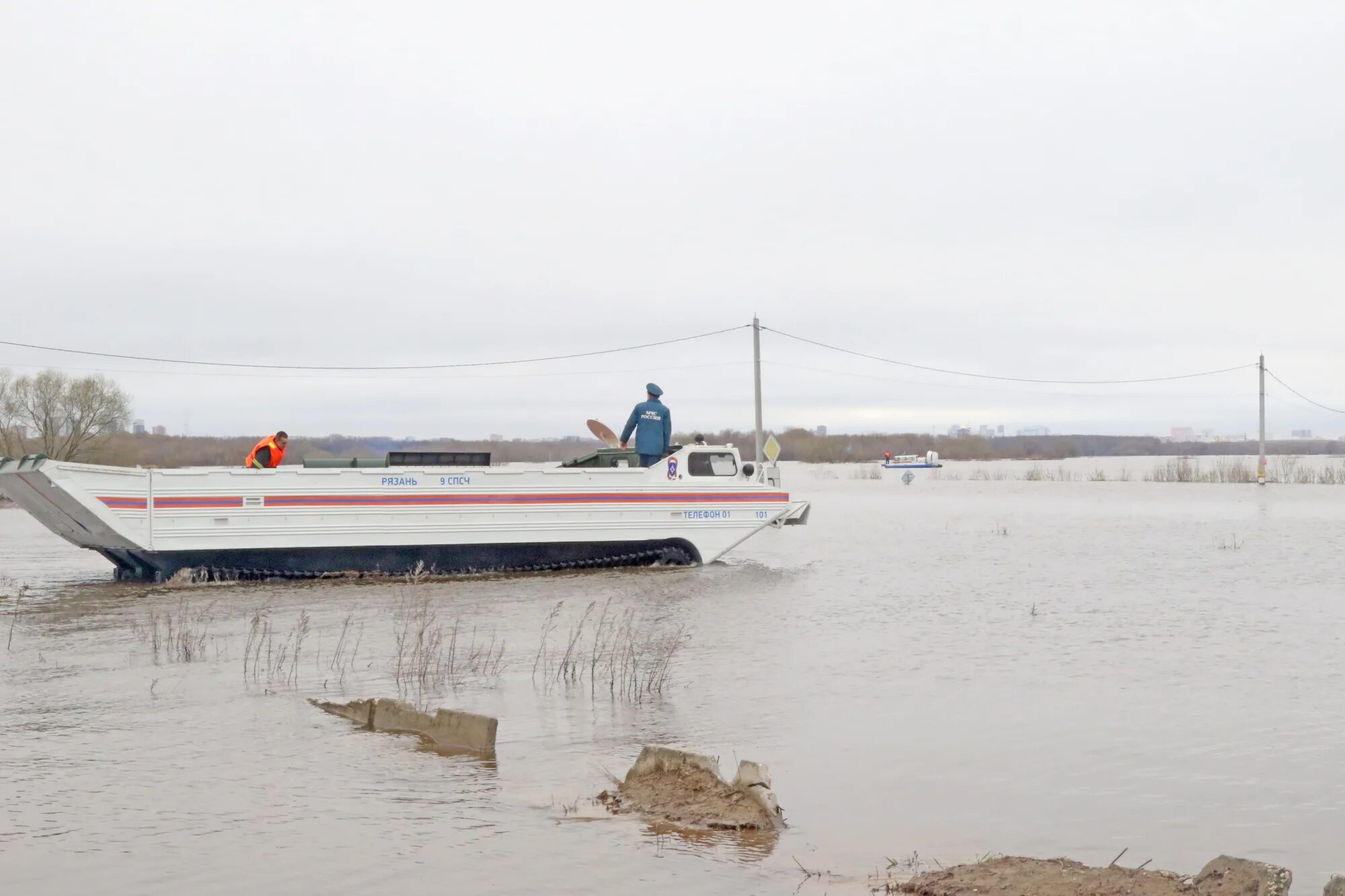 Паводок на оке 2023 серпухов. Уровень реки оки рязань. Уровень реки оки рязань. Паводок на оке. Половодье рязань.