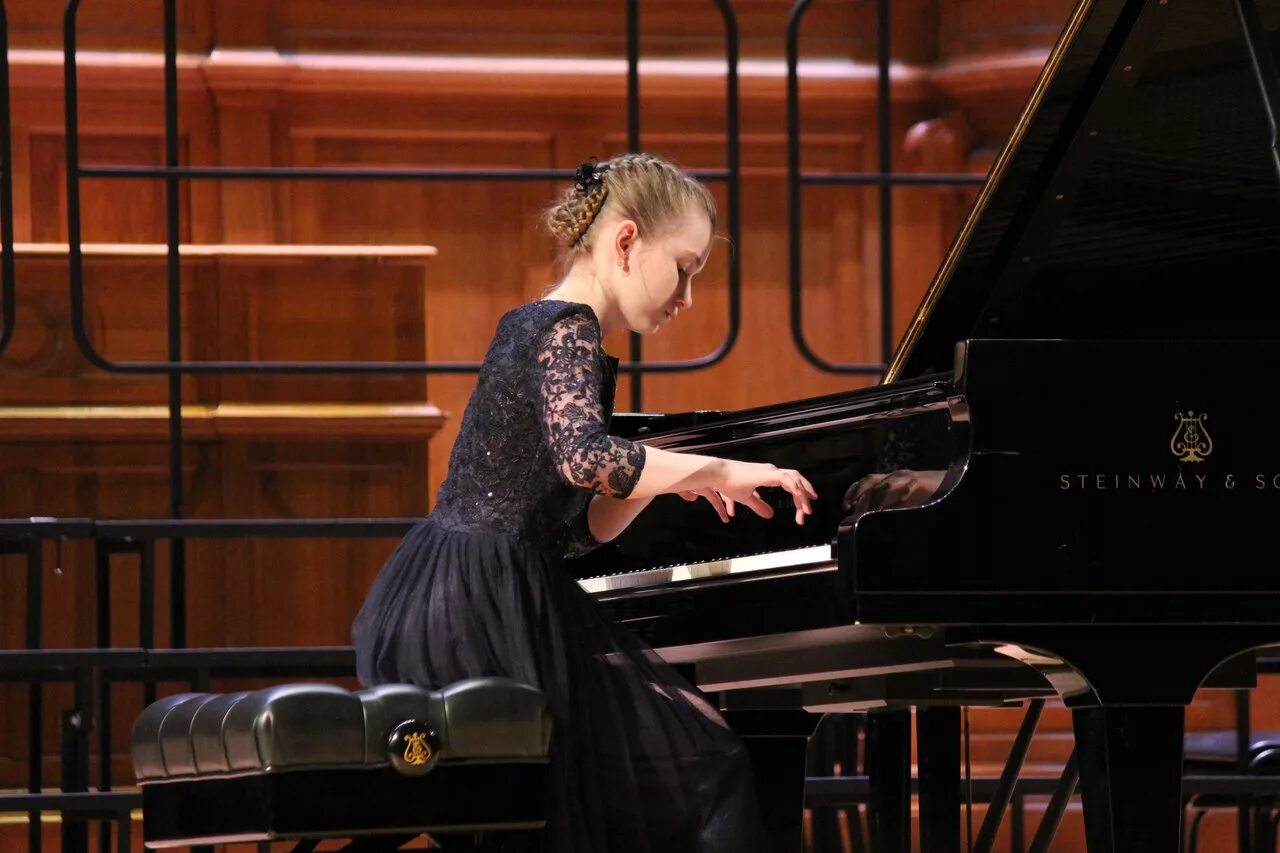 Концертное платье для девочки пианистки. Музыкальные конкурсы фортепиано