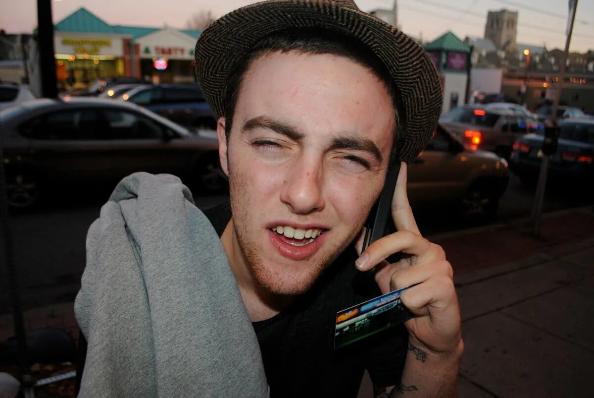 Mac Miller. Малкольм маккормик. Mac Miller в кепке. Mac Miller 2010. Миллер перевод