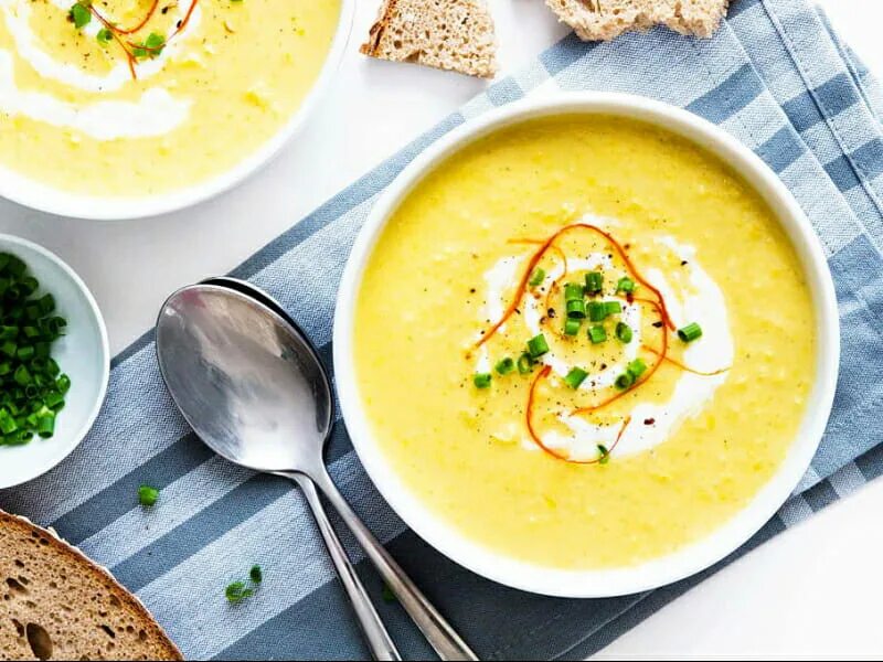 Кокосовый суп пюре. Суп с луком пореем. Тыквенно-морковный суп-пюре. Шпинатный крем суп. Крем суп пюре.