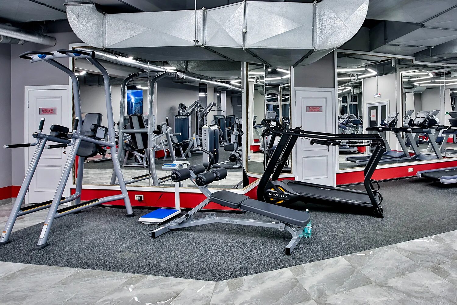 Как открыть фитнес клуб. Тренажёры в спортзале. Тренажеры в зале. Фитнес зал тренажеры. Тренажерный зал тренажеры.