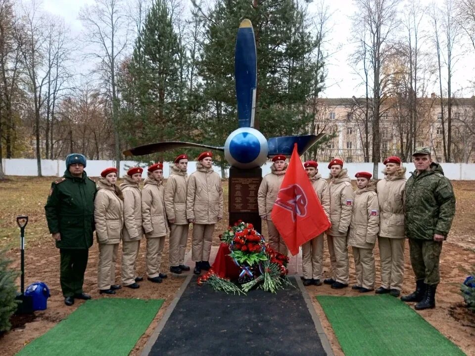 Июнь экипаж. Аэродром северный в иванове. памятник экипажу к-8. памятник сбитый самолет. мемориал экипажу ил 76 иваново.