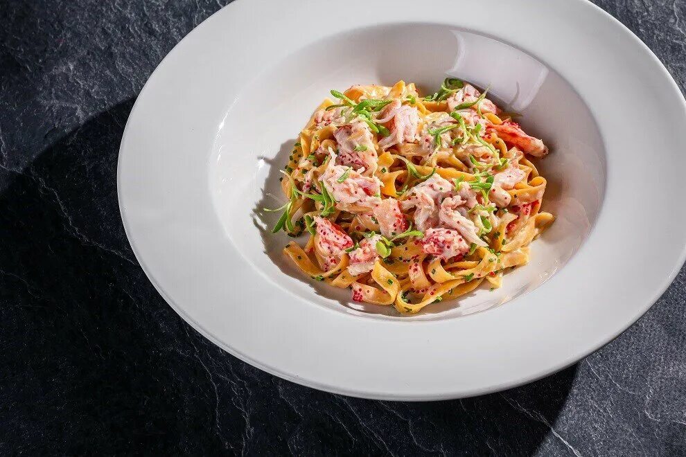 Спагетти с камчатским крабом. Паста с крабом. Спагетти с камчатским крабом сыроварня. Спагетти с камчатским крабом. Лингвини с крабом в томатном соусе.