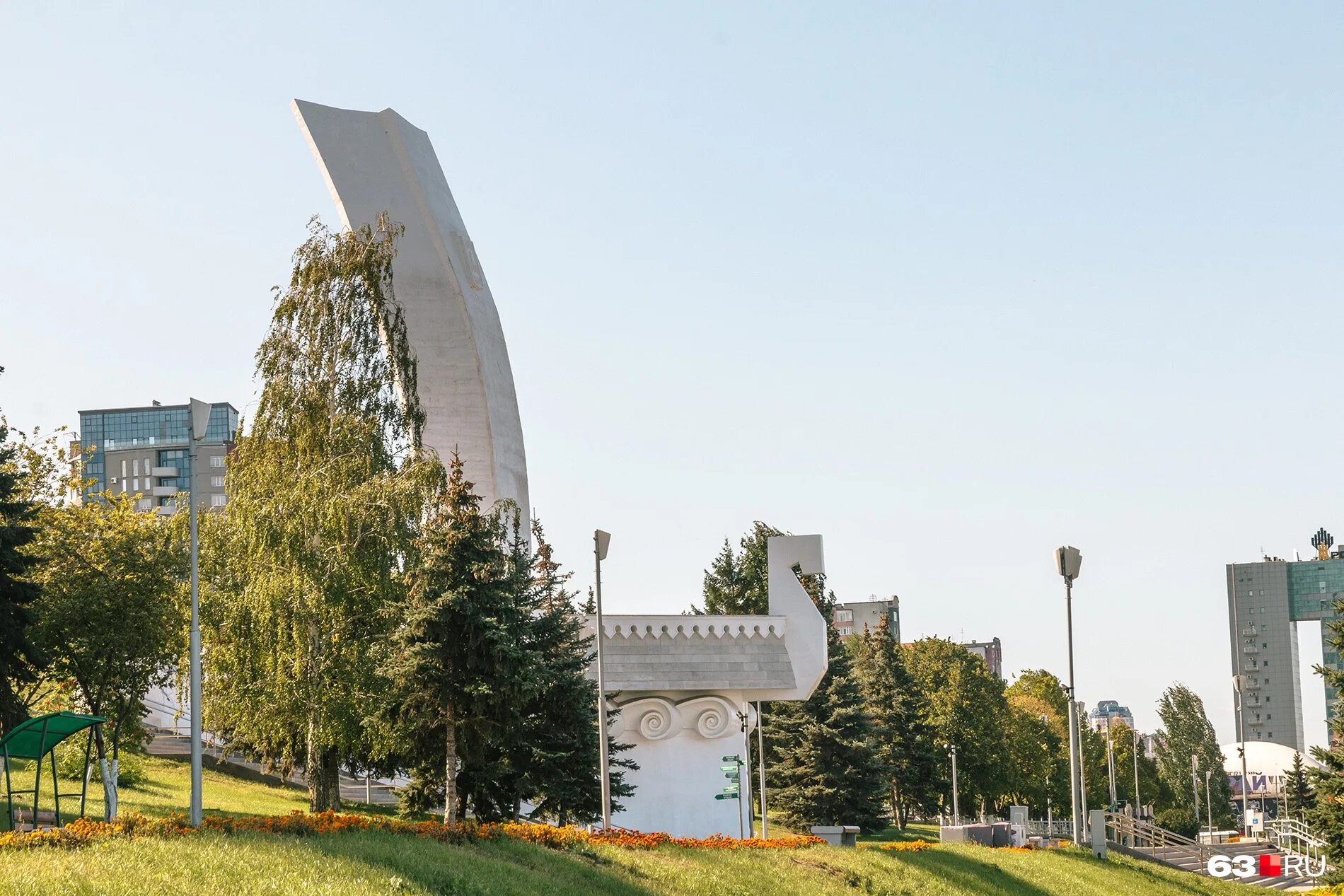 Монумент Ладья Самара. Ладья Самара памятник. Памятник Ладья в Самаре на набережной. Ладья самара набережная