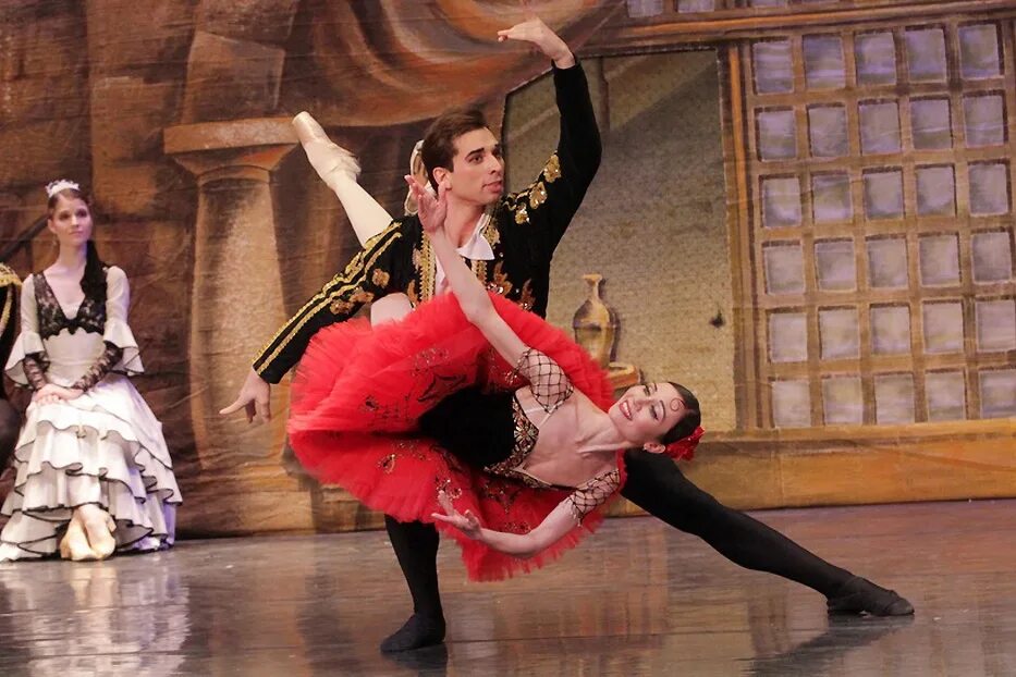 Балет холл. Константин сергеев лебединое озеро. Гармония красноармейская 170. Балет щелкунчик крокус сити холл. Балет москонцерт лебединое озеро.