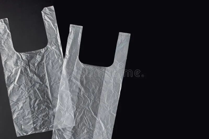 Пластиковый пакет на белом фоне. Пакет целлофановый целлофановый. Вторичное использование вещей. Пакет можно использовать повторно. Пакет можно использовать повторно.