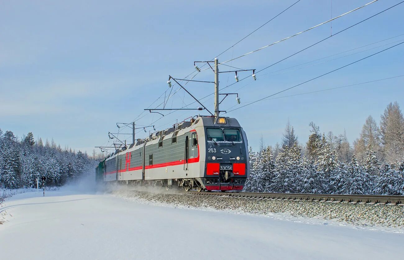 На стоянке электровоз