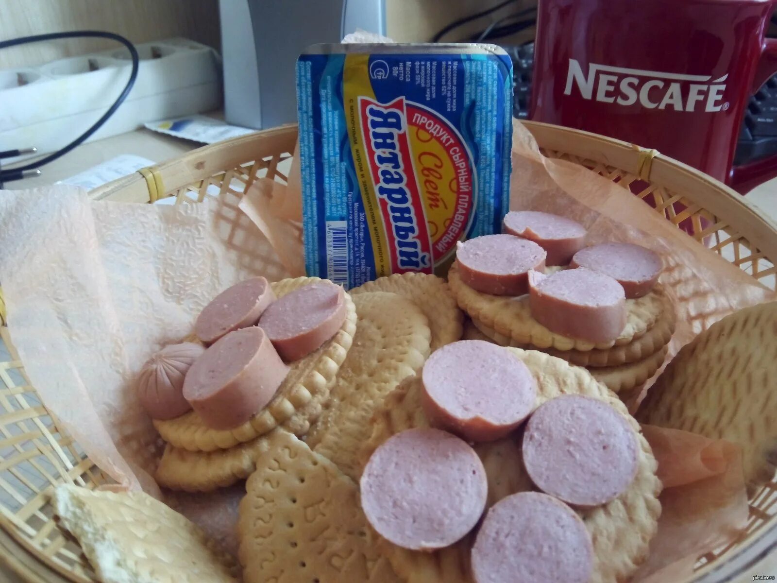 Подорожник бутерброды. Студенческий бутерброд. Бутерброд студента. Бутерброд студента. Бутерброд домашний.