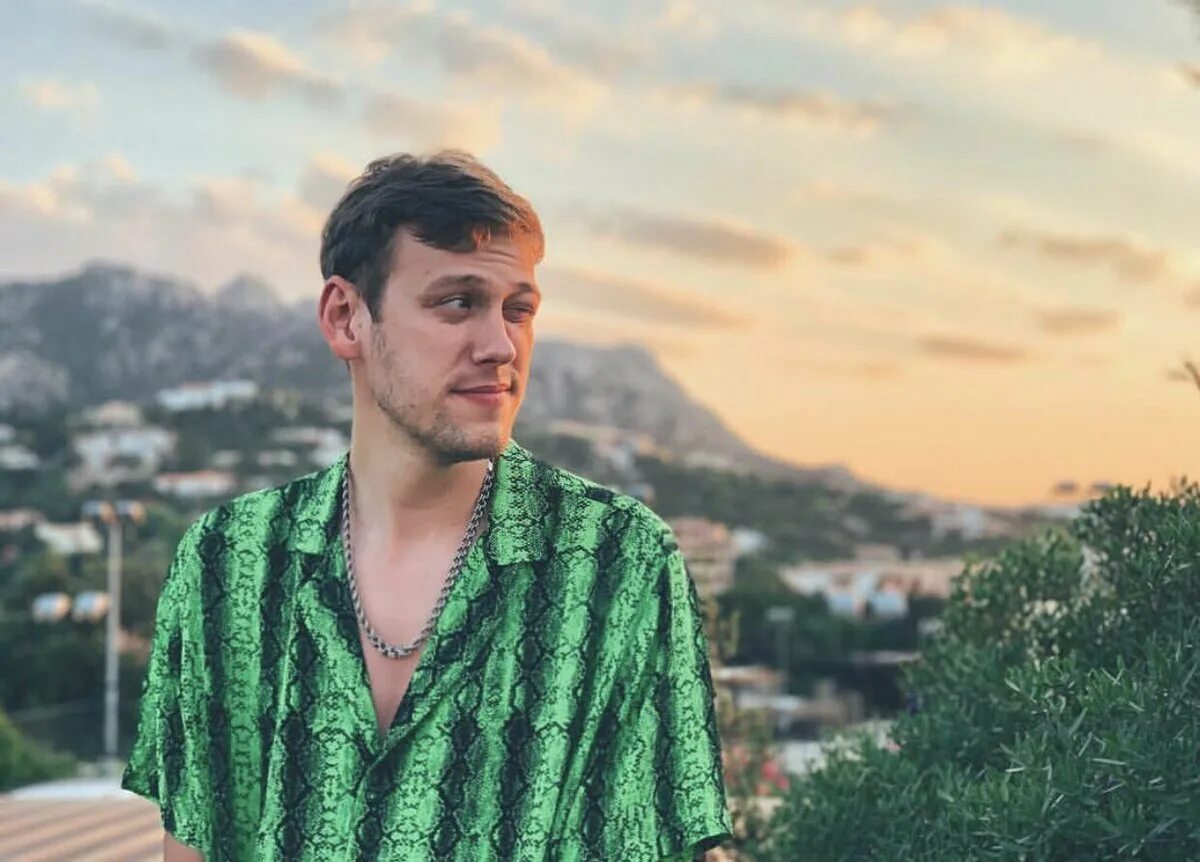 Сколько лет антону шастуну
