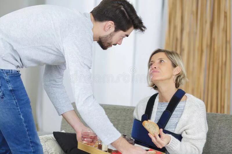 Папа чинит. Сын снять. Сын снять. Сын снять. Мама позволила сыну.