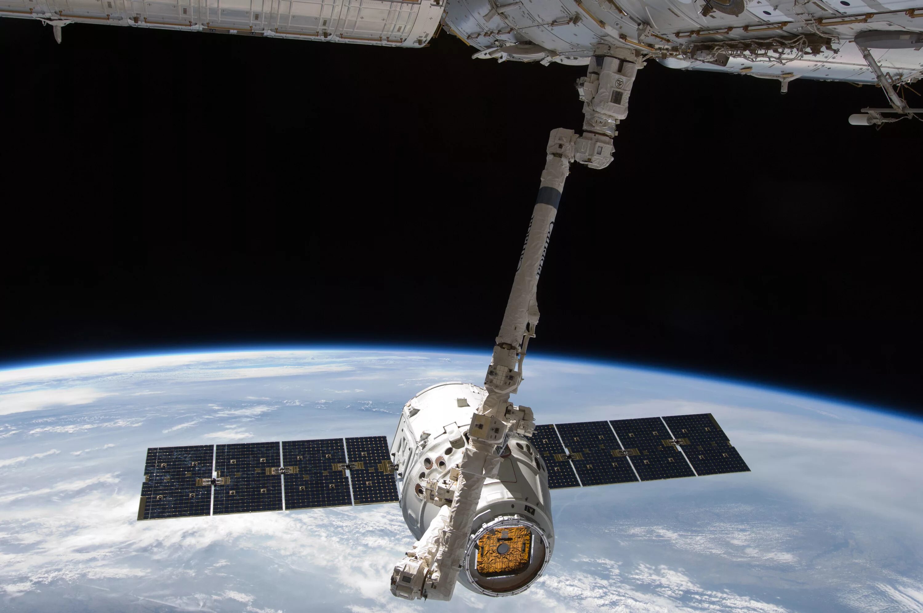 Космическая ракета спутник. Окололунная станция nasa. космическая станция spacex. spacex dragon iss. спутники илона маска.