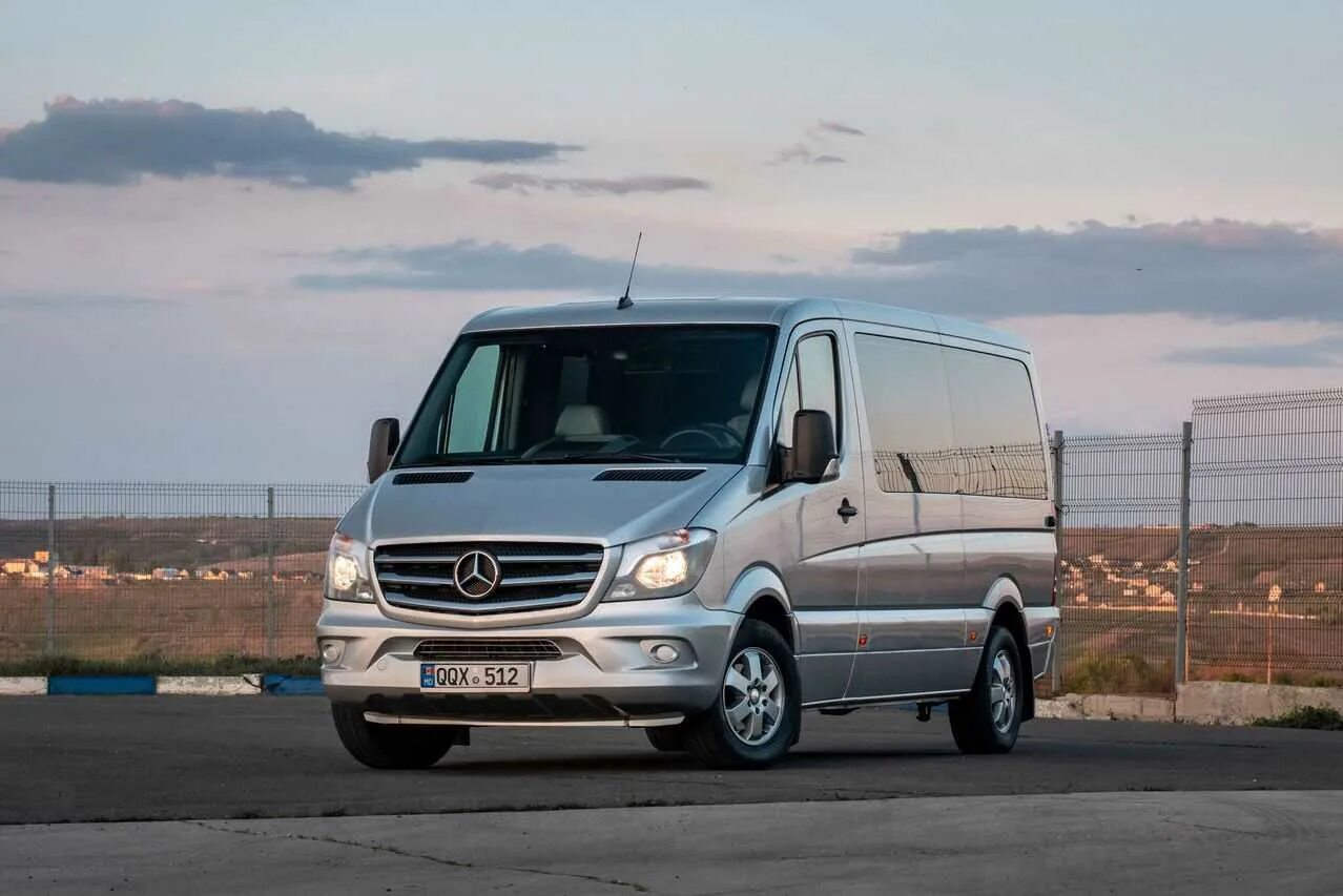 Спринтер что это. Mercedes-Benz Sprinter 313. Мерседес Бенц Спринтер. Mercedes-Benz Sprinter 906. Мерседес Спринтер 313.