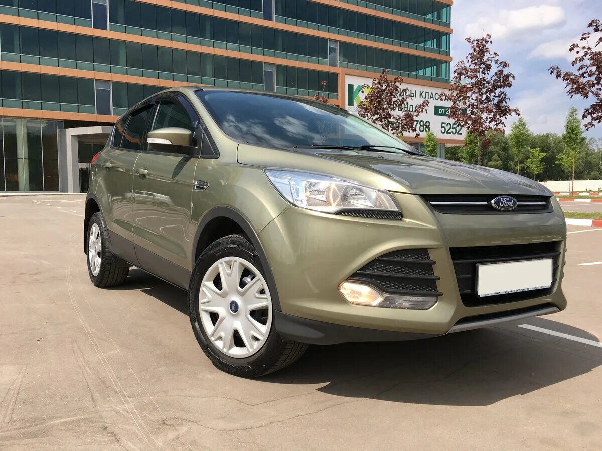 Форд куга 2 2015. Ford Kuga зеленый. Форд Куга 2 зелёный. Форд Куга серо-зеленый цвет. Машина Форд Куга зеленая.