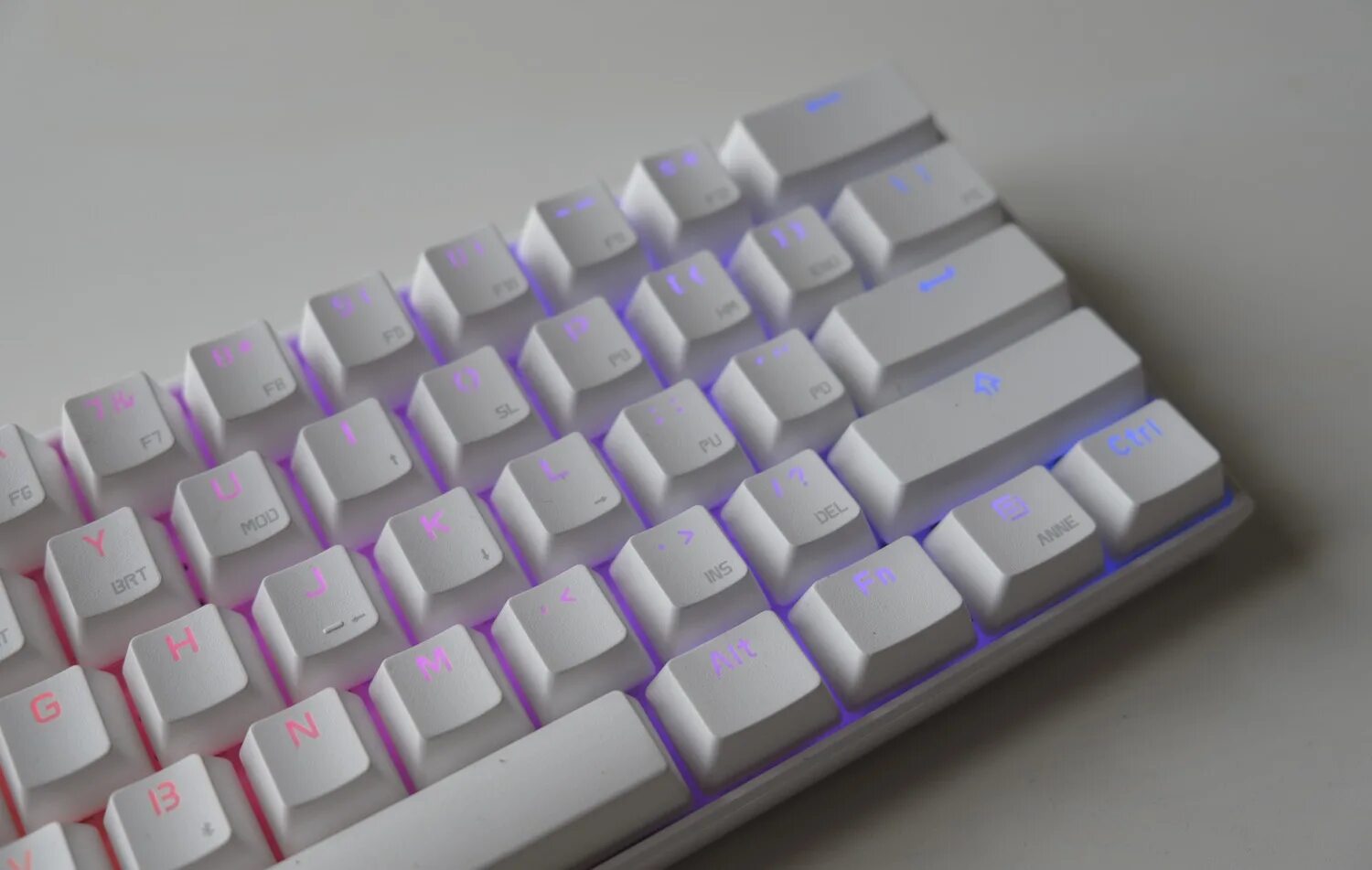 Anne Pro 2 клавиатура. Obins Anne Pro 2. Клавиатура Anne Pro 2 белая. Anne Pro 01 клавиатура. Кейкапы с русской раскладкой