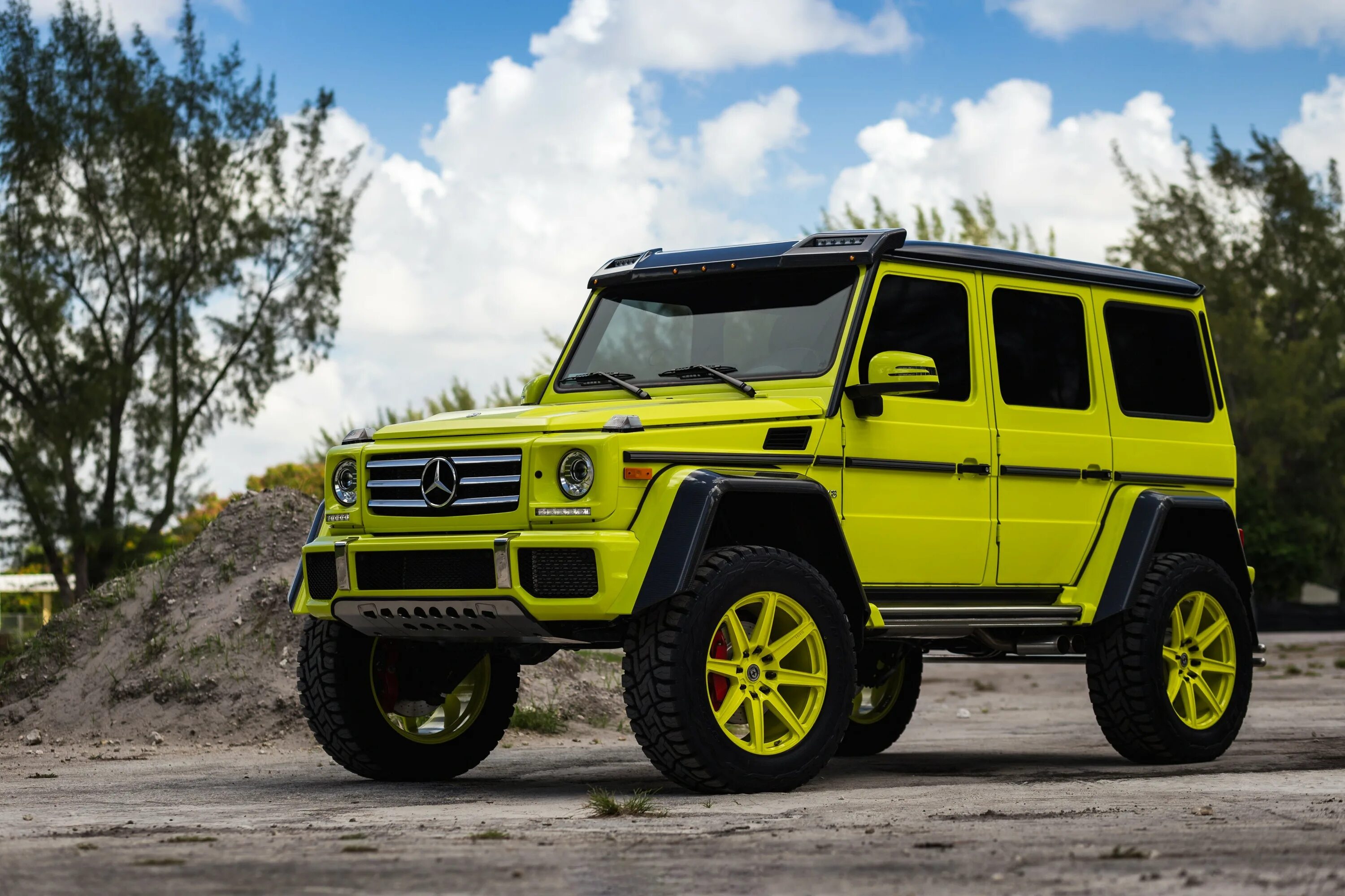 Фото гелика. Мерседес-Бенц Гелендваген. Mercedes-Benz g550 g-class. Мерседес Бенц джип g550. Мерседес Гелендваген желтый.