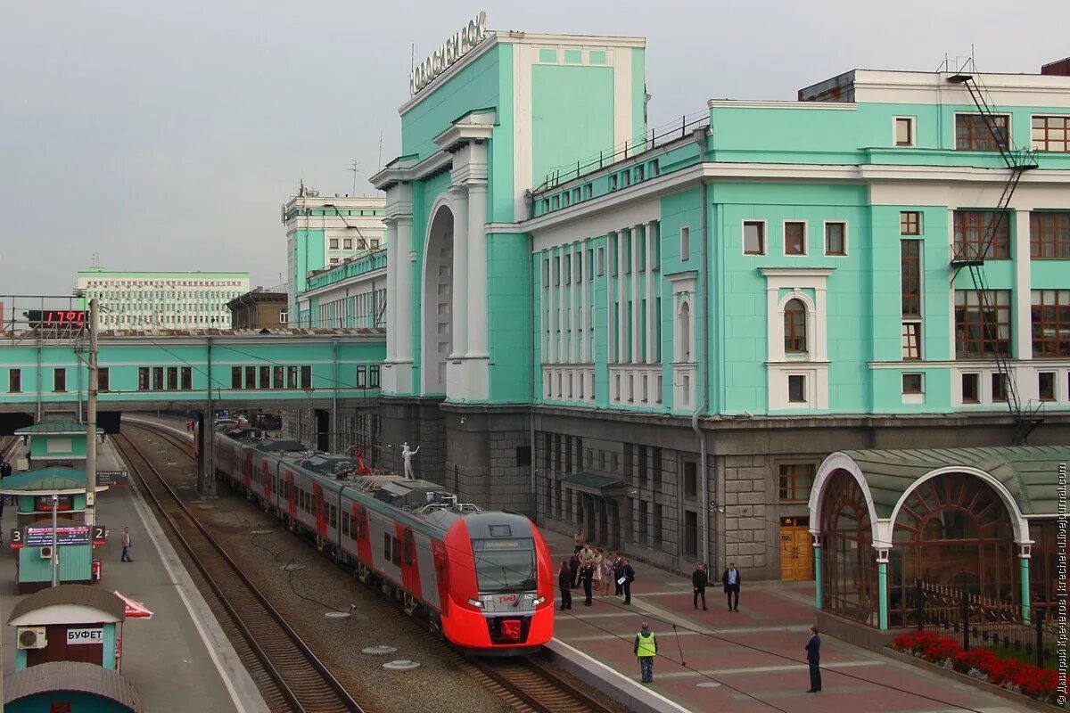 Станция Новосибирск-главный, Новосибирск. ЖД станция Новосибирск. Вокзал Новосибирск главный. Вокзал железнодорожной станции Новосибирск-главный. Главный сайт жд