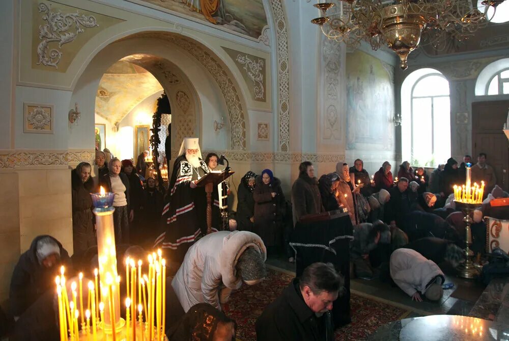 Что такое четыредесятница в православии. Церковь фото. Богослужение в церкви. Храм св. Преображенский храм Липецк.