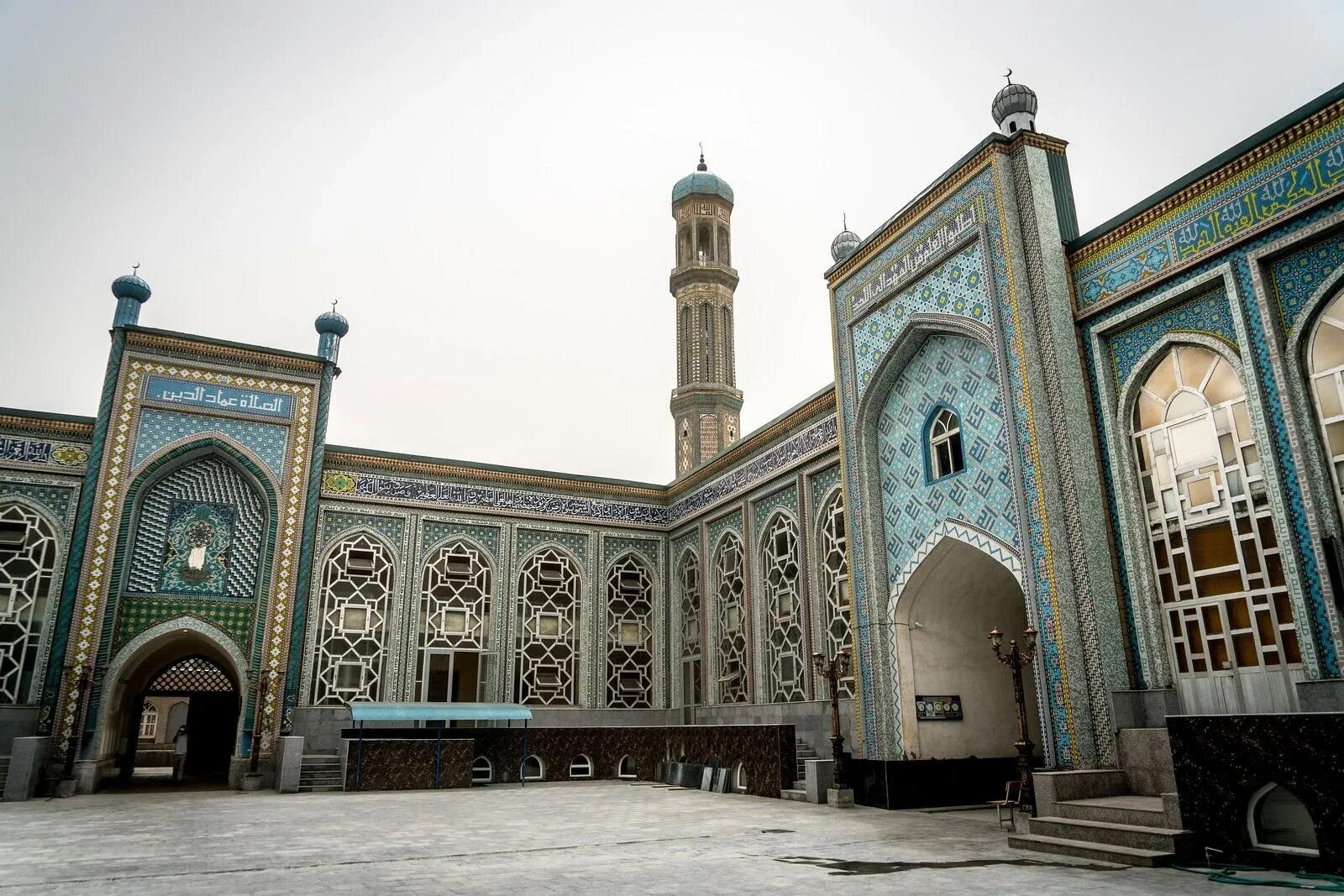 Фото мечите. Мечеть масджиди Джами Худжанд. Центральная Соборная мечеть Душанбе. Медресе в Душанбе. Мечеть в Таджикистане Худжанд.