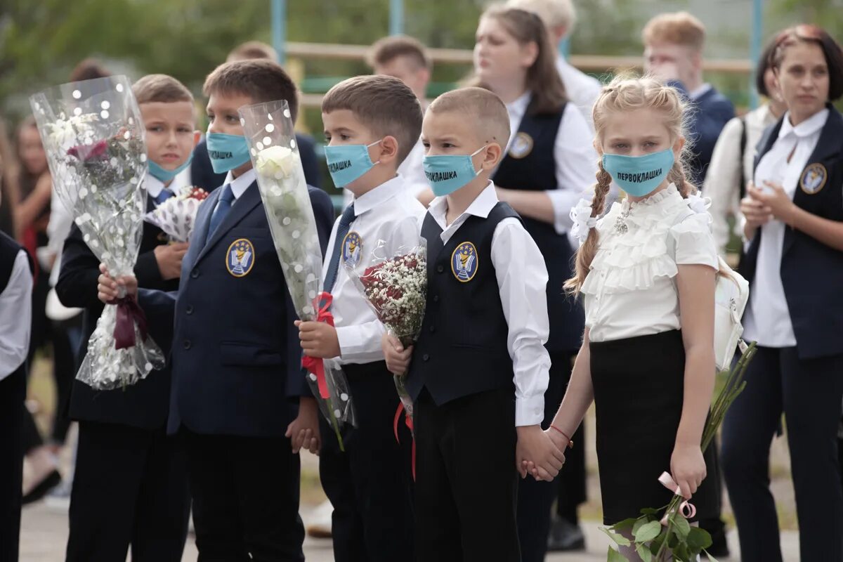 Школа 15 благовещенск. Школа 2 Благовещенск Амурская область. "2 Школа" Благовещенск Амурская область линейка. Школа 2 города Благовещенска. Школа 2 г Благовещенска Амурской области.