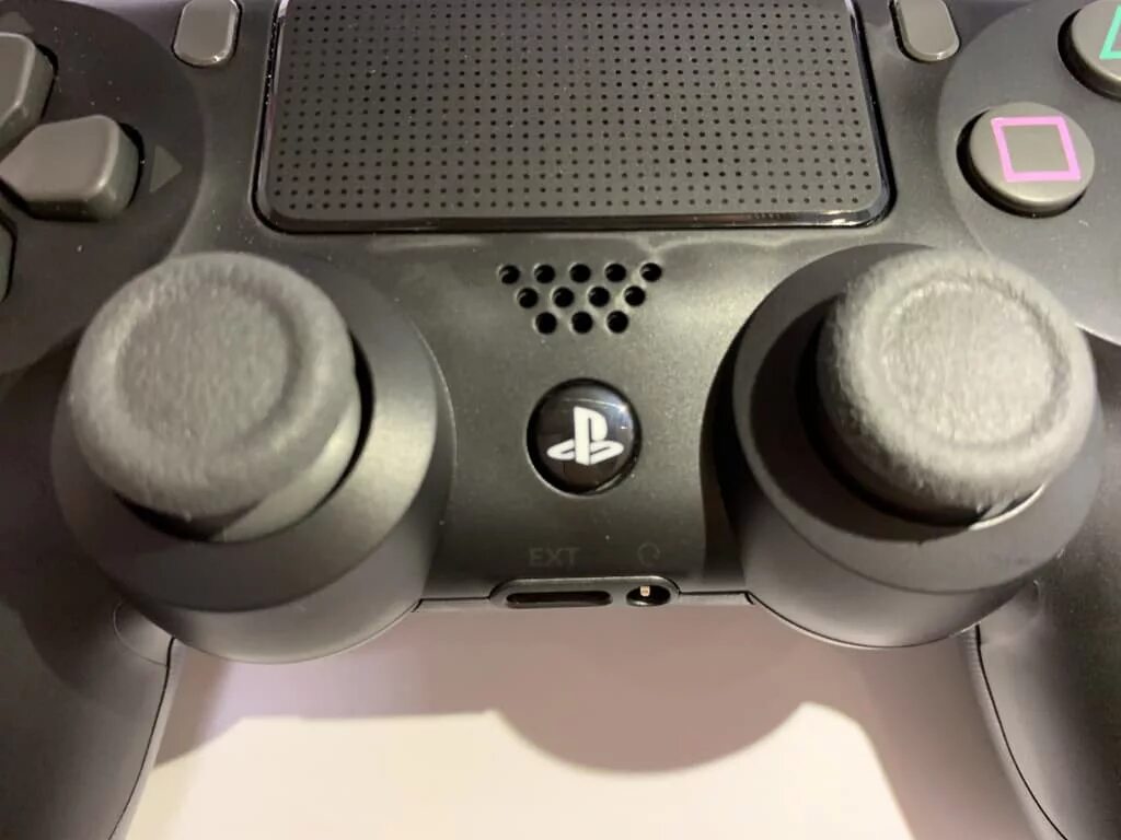 Как отличить ps4. Оригинальный дуалшок 4. Dualshock 4 оригинал. Джойстик dualshok4 v2 ps4 плата. Dualshock ps1.