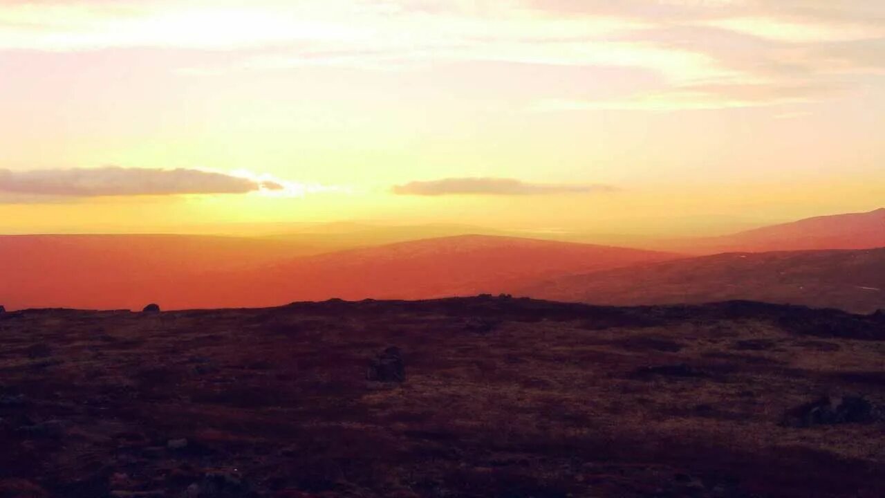 Холмы на рассвете. Sunset hills. Рассвет в горах. Закат над холмами. Sunset hills.