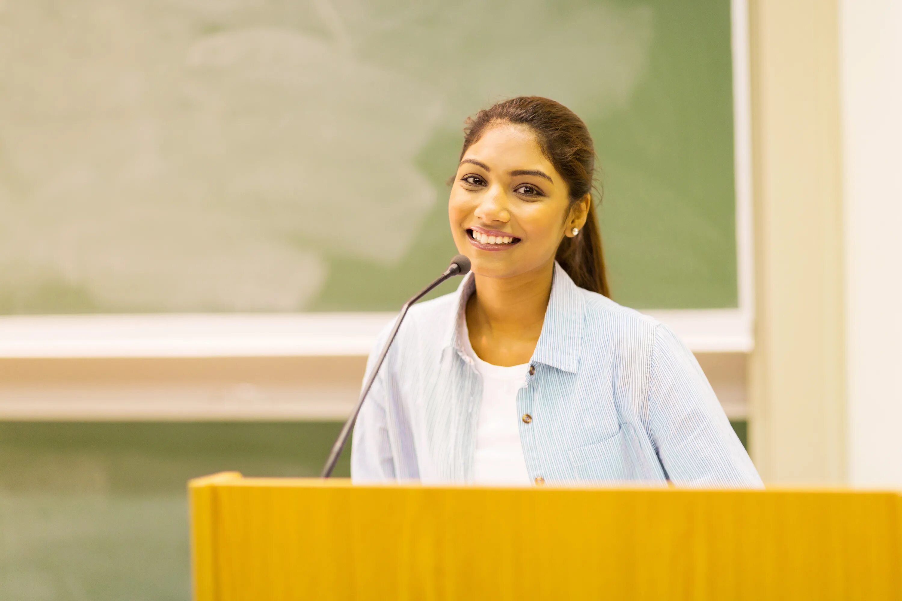 Student speech. Речь студентов. Student student Speech. Latina student Speech. Indian student College youtube.