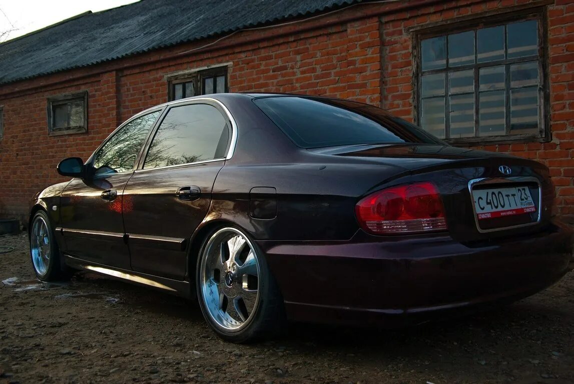 Hyundai sonata 4 stance. Hyundai sonata ef черная r17. соната тагаз диски r18. Hyundai sonata 2005 на литье. соната на дисках.