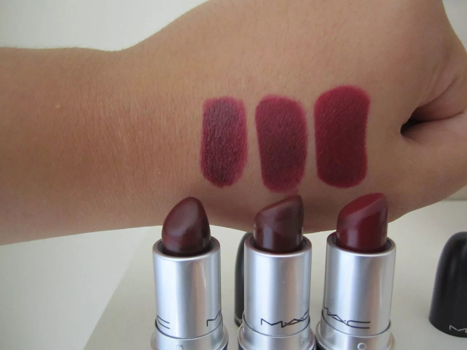 Mac maximal sleek satin. Mac matte diva. mac diva swatches. mac lipstick diva. mac matte lipstick 613 sin.