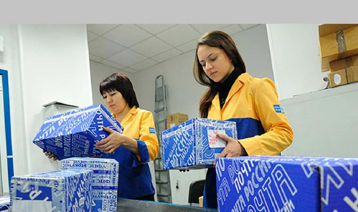 Ейск почта работа. Участок курьерской доставки почта россии. девушка-курьер почта россии. местная почта. оператор почтовой связи посылки.