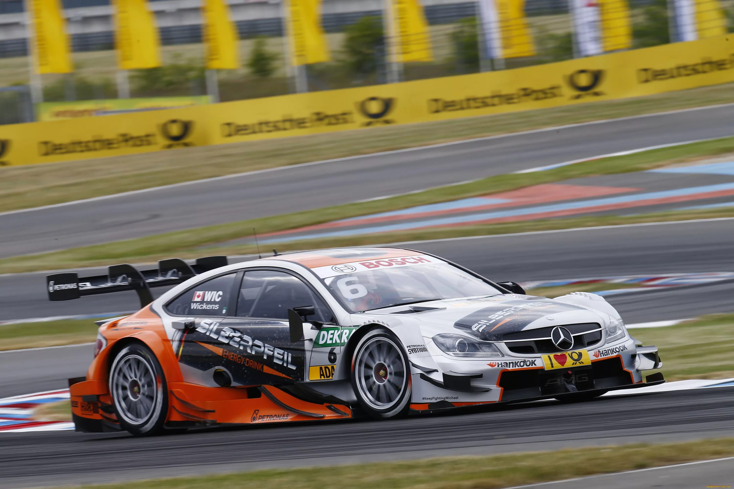 Гонки амг. Mercedes gt racing. Mercedes amg gt3 2015. Sls amg gt3 race car. Мерседес гоночный брабус.