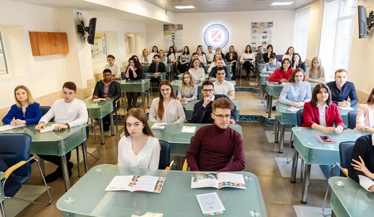 Абитуриенты санкт петербурга. Санкт-Петербургский университет технологий управления и экономики. СПБ университет технологий управления. СПБ университет технологий управления и экономики внутри. Санкт-Петербургский институт экономики и управления.