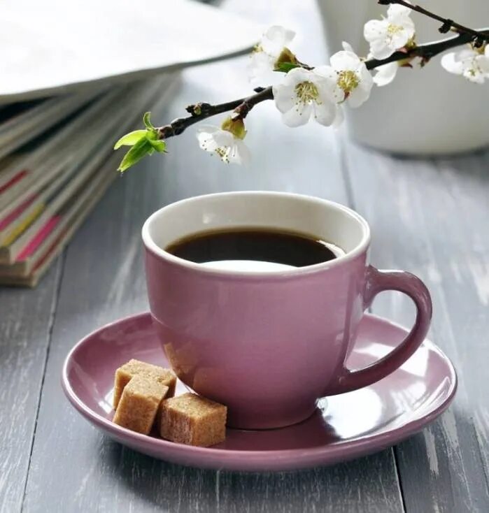 Весенний чай картинки. Чашка кофе и цветы. Кофе с цветами. Доброе утро кофе.