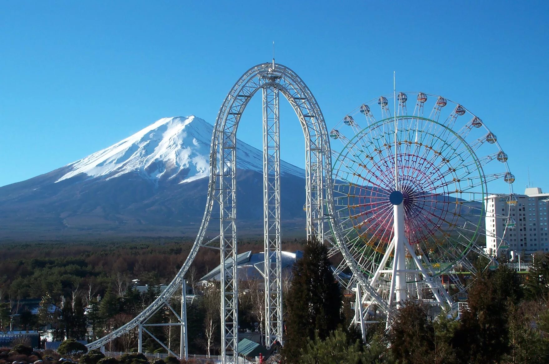 Развлечения в японии. Dodonpa (Фудзиёсида, Япония). Парк развлечений Fuji-q Highland. Dodonpa аттракцион. Takabisha, парк Fuji-q Highland, Фудзиесида, Япония.