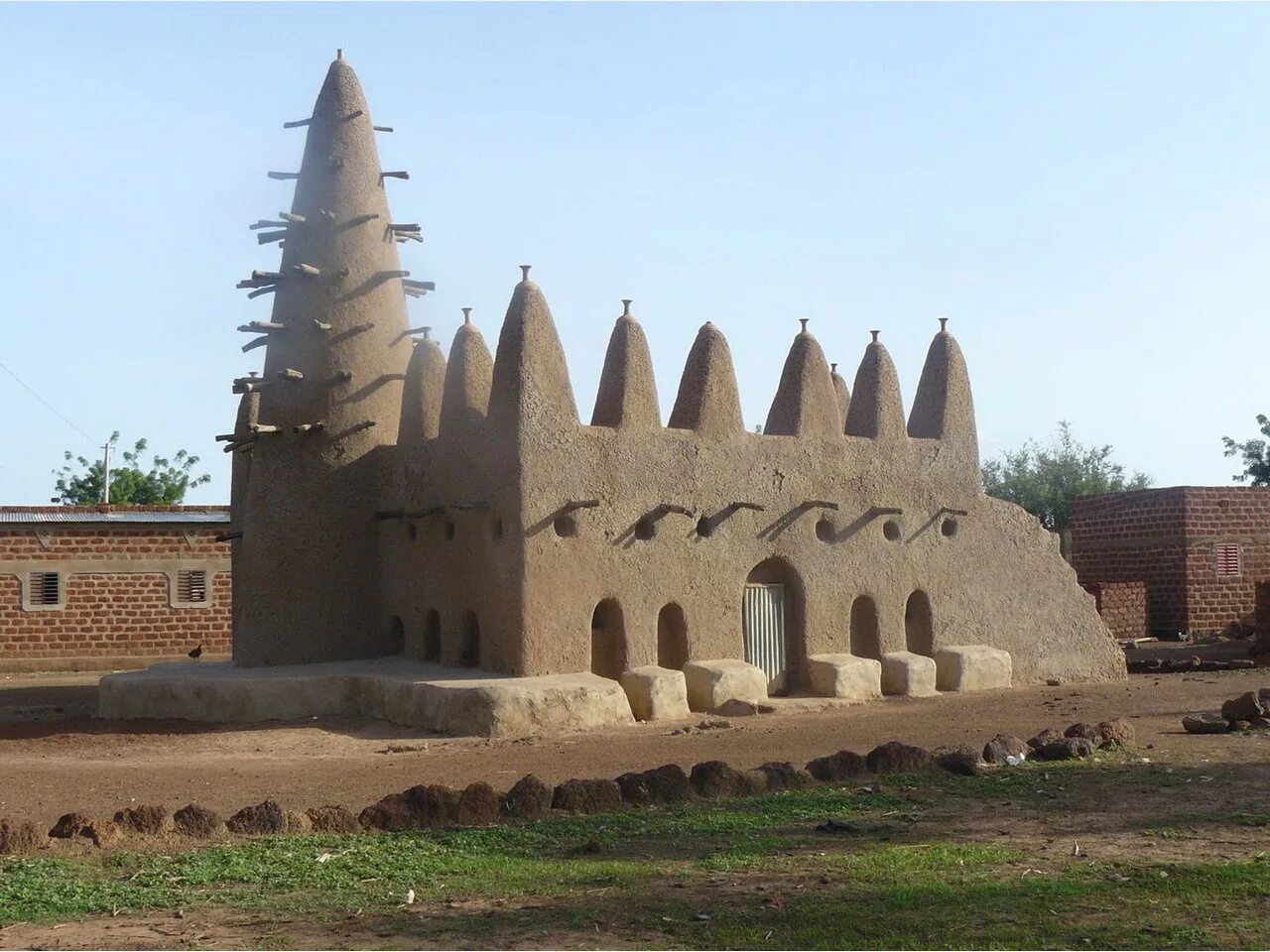 Буркина фасо это. Мечеть бобо Буркина-Фасо. Дворец Косиан Буркина-Фасо. Западная Африка Буркина Фасо. Буркина Фасо архитектура.
