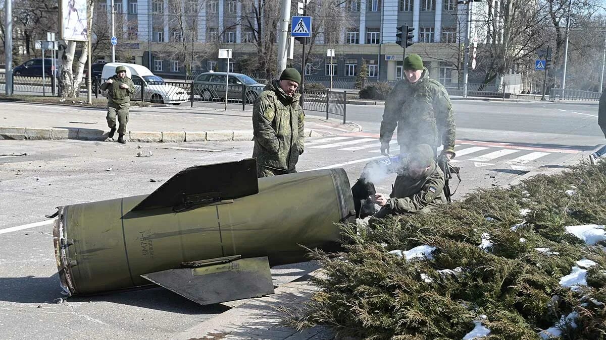 Сколько погибло мирных жителей в белгородской области. Ракета точка у Краматорск. Краматорск вокзал ракета. Точка у Донецк 2022. Ракета упавшая в Краматорске.