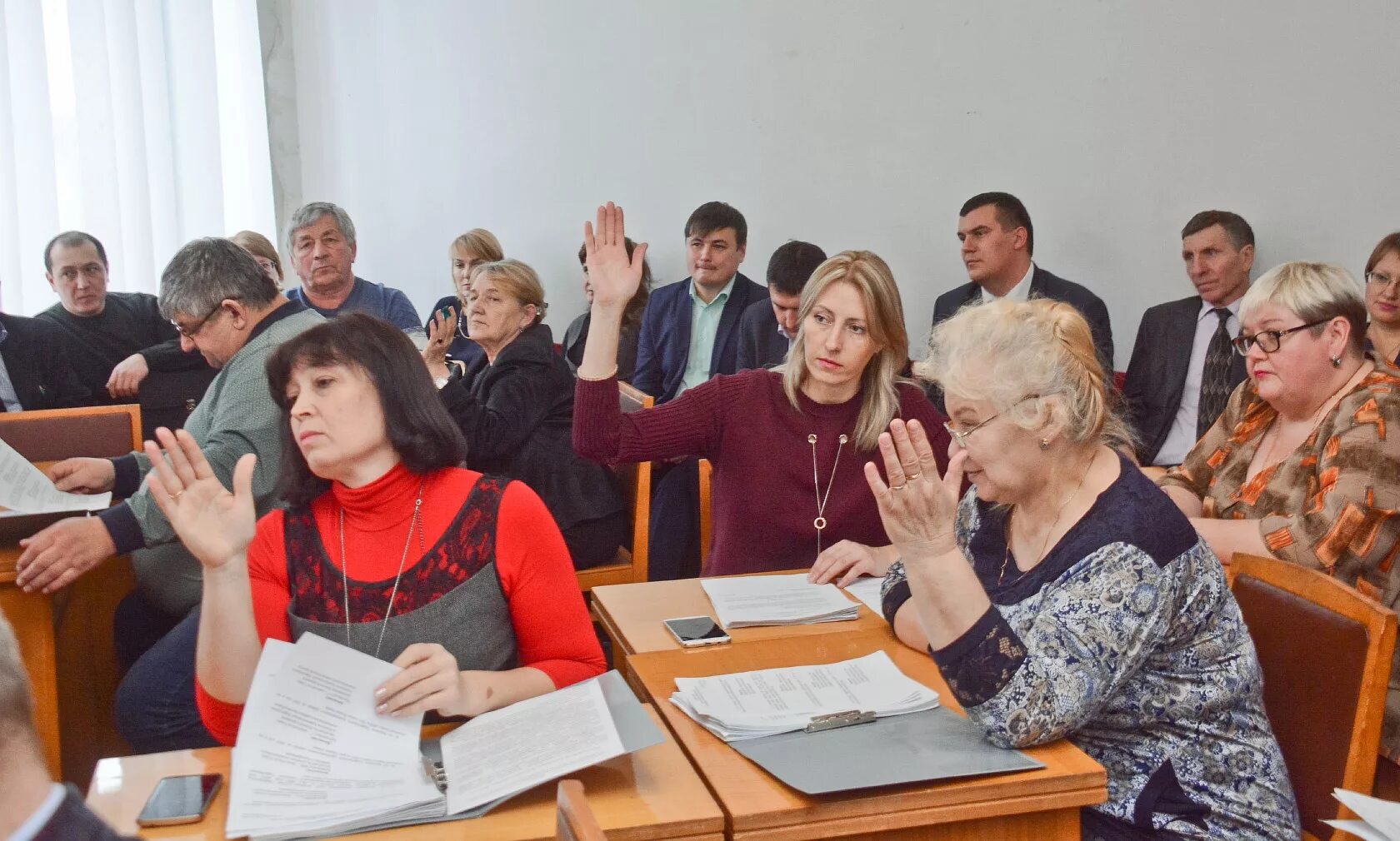 Погода таврическое омская область на 10 дней. Администрация Таврического района Омской области. Таврическая школа 2 Таврического района Омской области. Депутаты Таврического муниципального района.