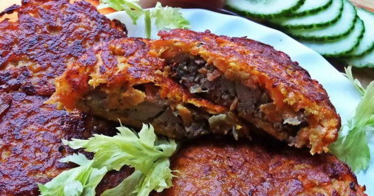 Рецепты с печенью вкусные в духовке. Блюда из говяжьей печени в духовке. печень в шубе. украшения морковного мясного из печени. котлета из печени говяжьей рецепт под шубой.