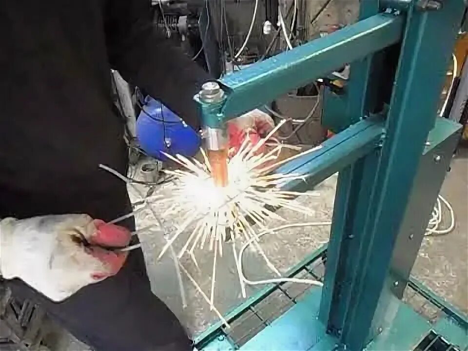 Сварка полуавтоматом без газа проволокой с флюсом. Электродуговая контактная сварка. Сварка меди аргоном. Сварка проволокой оборудования. Сварка металл.