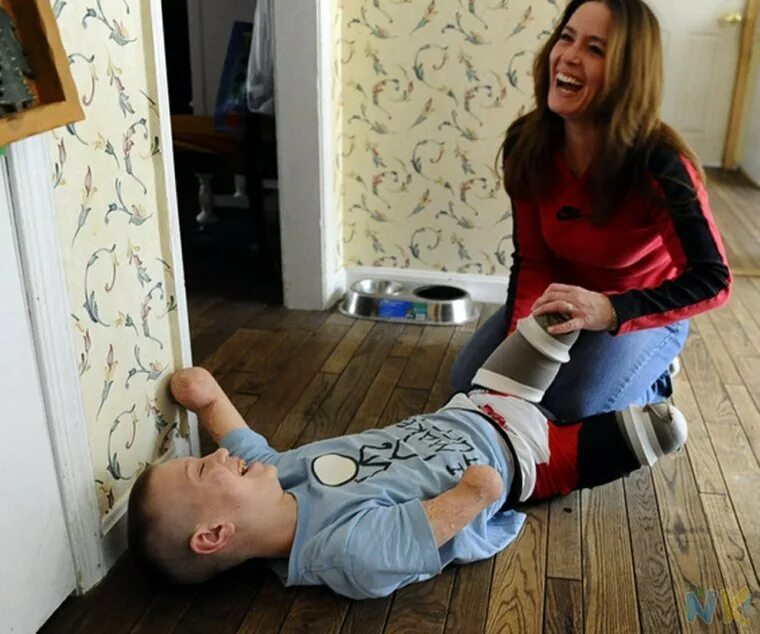 щекотать пятки. щекотка подмышек. связанные ступни. лесли тиклинг. щекотка пяток гермионы грейнджер.